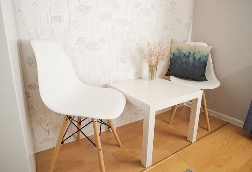 اتاق استاندارد با سرویس بهداشتی مشترک, Forrest House