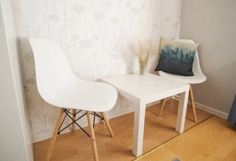 اتاق استاندارد با سرویس بهداشتی مشترک, Forrest House