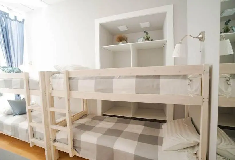 اتاق استاندارد با سرویس بهداشتی مشترک, Forrest House