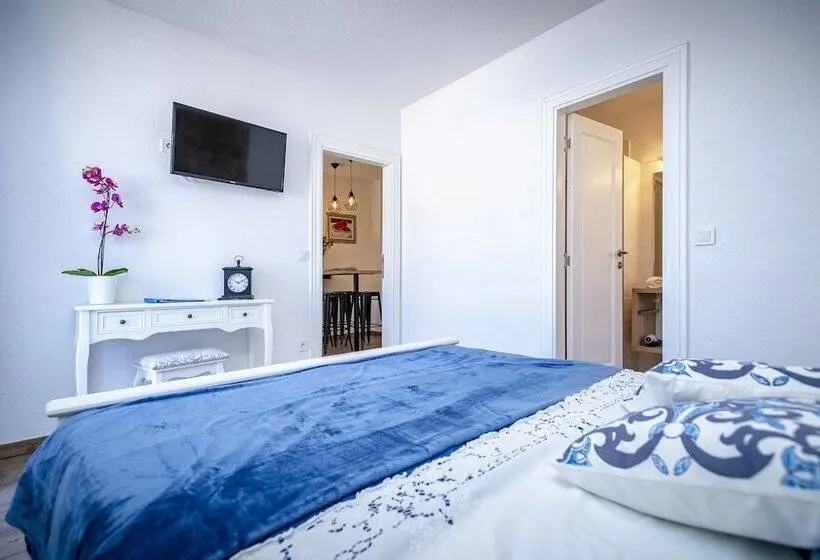 1 Bedroom Deluxe Apartment Sea View, Villa Riva