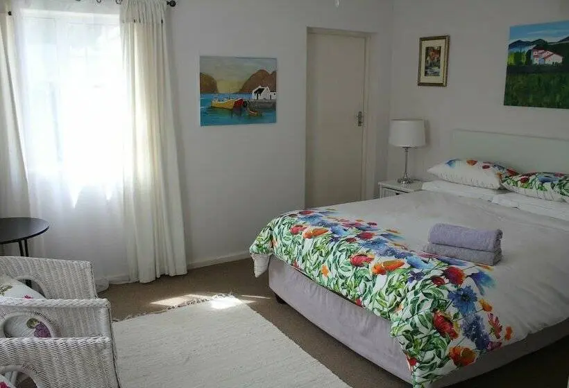 １ベッドルームハウス, Hubbs Place