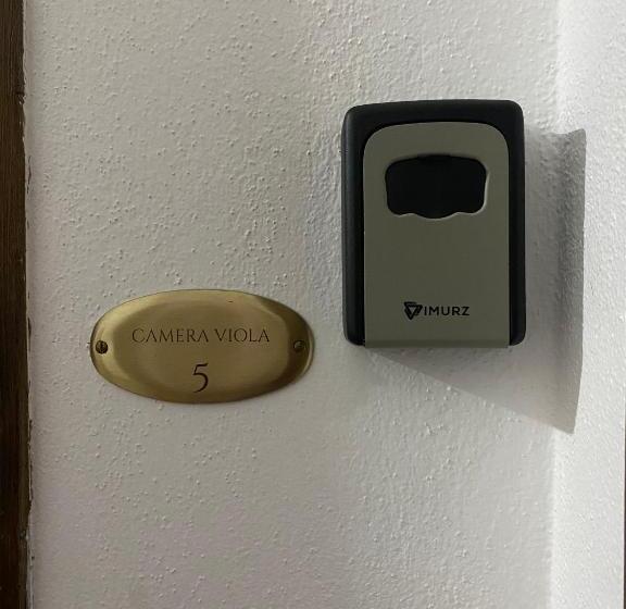 اتاق استاندارد, Dani's House