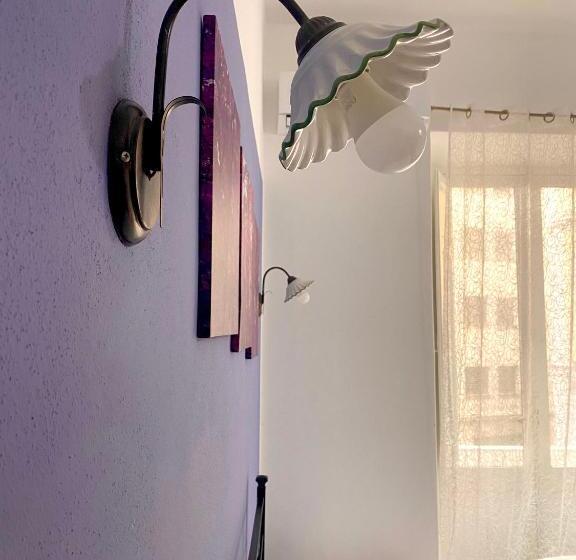 غرفة قياسية, Dani's House