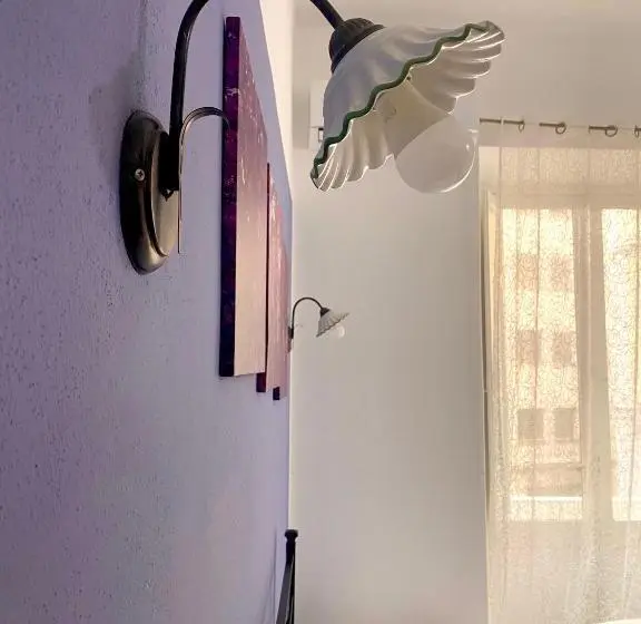 اتاق استاندارد, Dani's House