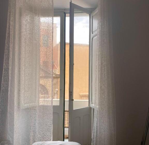 اتاق استاندارد, Dani's House