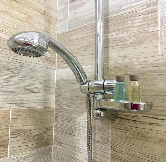غرفة قياسية, Dani's House