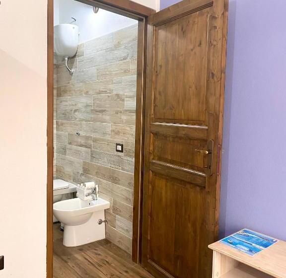 غرفة قياسية, Dani's House