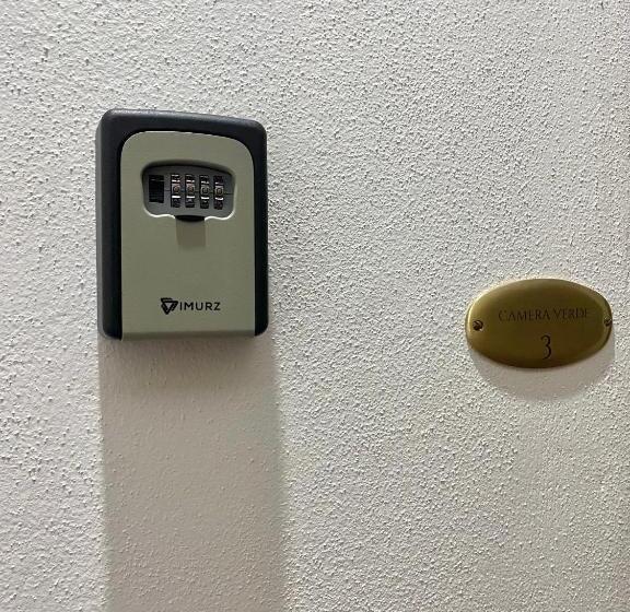 اتاق استاندارد یک نفره, Dani's House