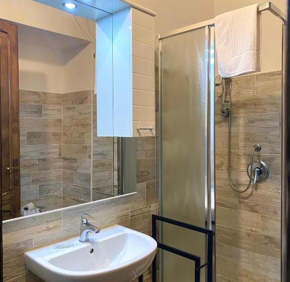 اتاق استاندارد یک نفره, Dani's House