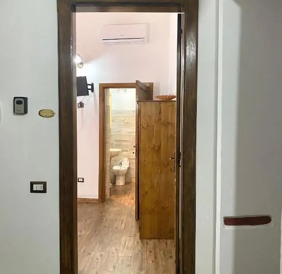 اتاق لوکس, Dani's House