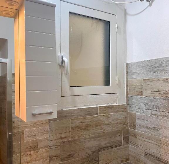 اتاق لوکس, Dani's House