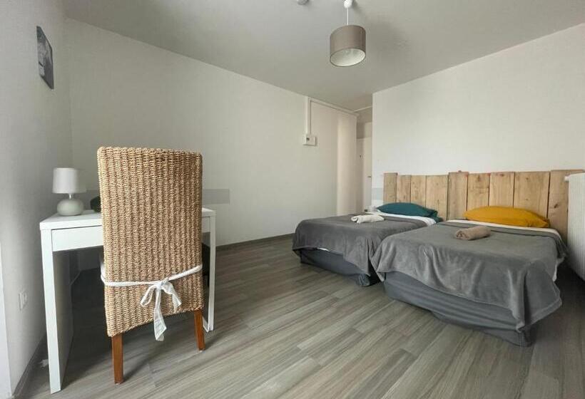 Стандартный внешний трехместный номер с ванной комнатой, Gîte:sur Le Chemin