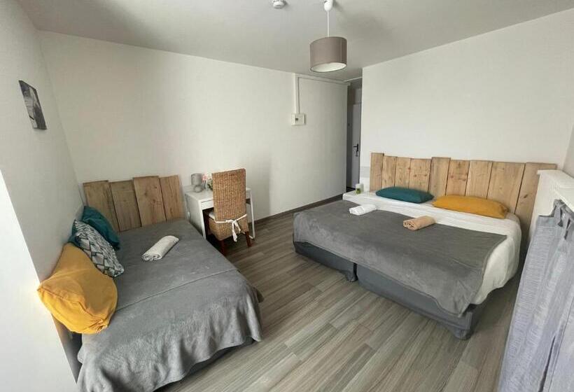 Стандартный внешний трехместный номер с ванной комнатой, Gîte:sur Le Chemin