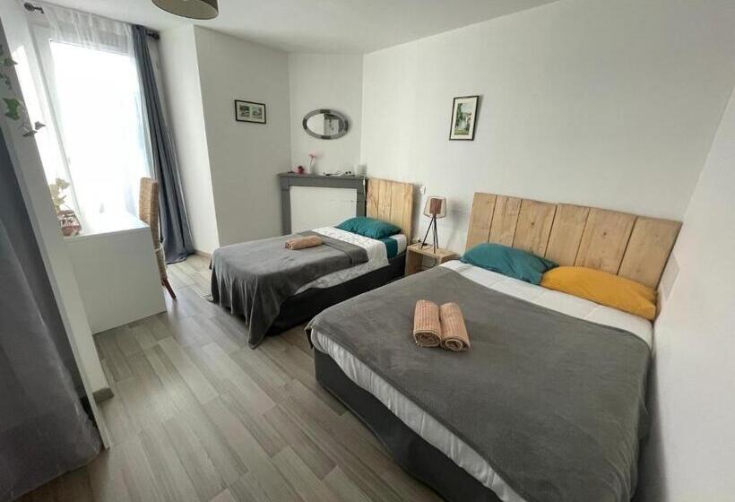 Стандартный внешний трехместный номер с ванной комнатой, Gîte:sur Le Chemin