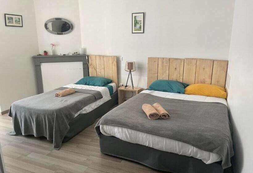 Стандартный внешний трехместный номер с ванной комнатой, Gîte:sur Le Chemin