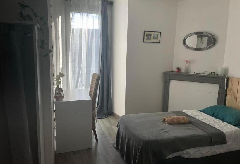 Стандартный внешний трехместный номер с ванной комнатой, Gîte:sur Le Chemin