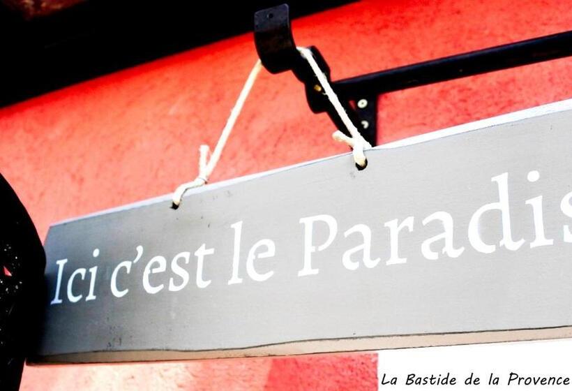 Трехместный Номер Стандарт Вид на Бассейн, La Bastide De La Provence Verte, Chambres D Hôtes