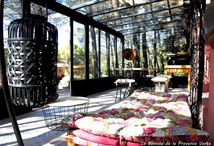 Трехместный Номер Стандарт Вид на Бассейн, La Bastide De La Provence Verte, Chambres D Hôtes