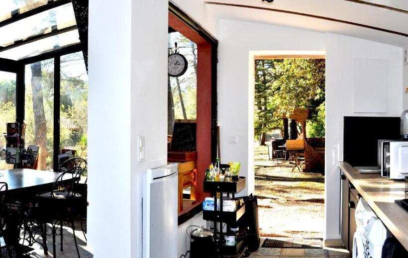 Вилла с 1 спальней и бассейном, La Bastide De La Provence Verte, Chambres D Hôtes