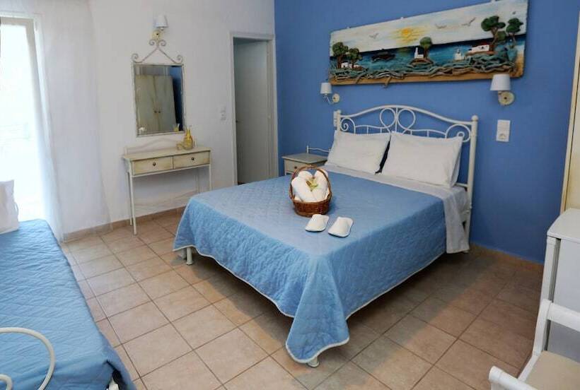 חדר סטנדרט לשלושה, Kastro