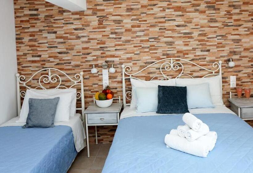 חדר סטנדרט לשלושה, Kastro