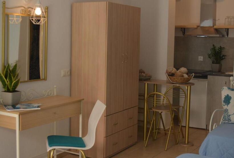 חדר סטודיו סטנדרד, Kastro