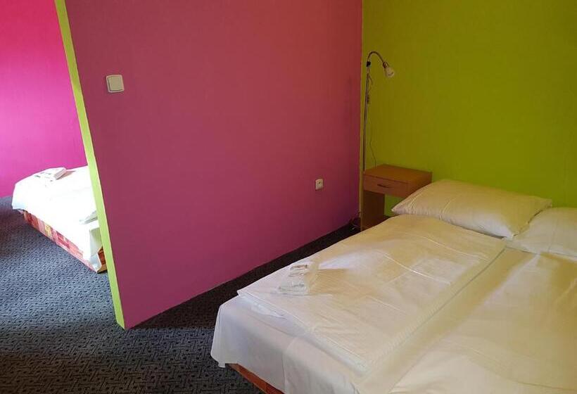 スタンダード4人部屋, Penzion šatovské Lípy