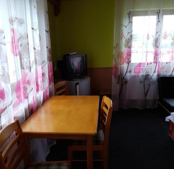 スタンダードトリプルルーム, Penzion šatovské Lípy