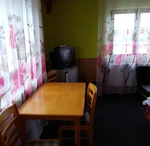 スタンダードトリプルルーム, Penzion šatovské Lípy