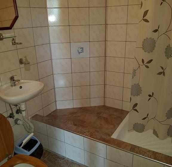 スタンダードトリプルルーム, Penzion šatovské Lípy