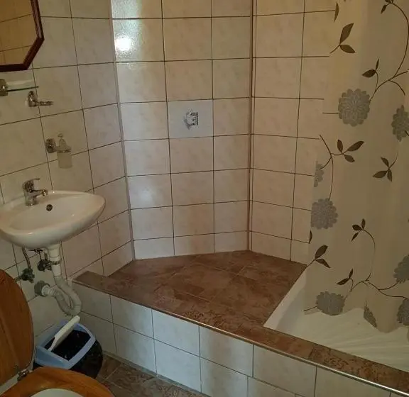 スタンダードトリプルルーム, Penzion šatovské Lípy