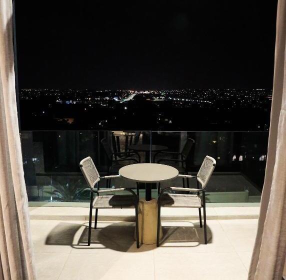 חדר סופריור, Blueberry Hill