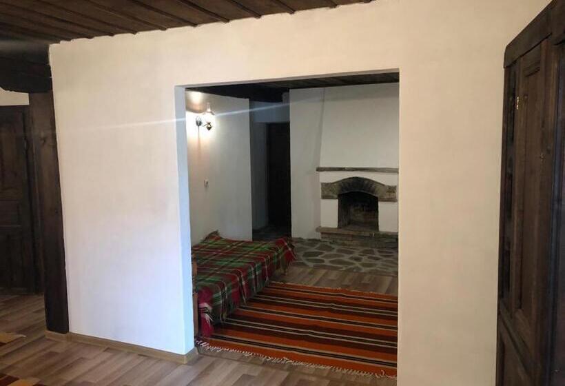 Номер Стандарт, Bazoteva House