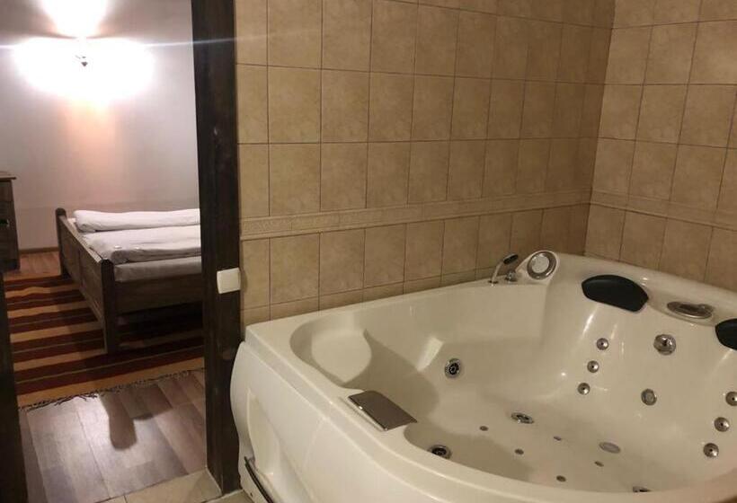 Номер Стандарт Трехместный, Bazoteva House