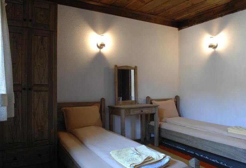 Номер Стандарт Трехместный, Bazoteva House