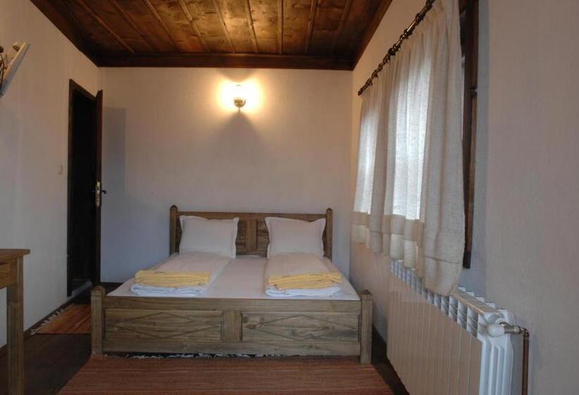 Номер Стандарт с Балконом, Bazoteva House