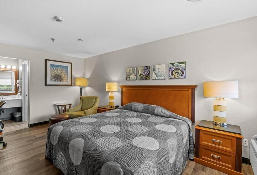 غرفة قياسية سرير كينج, Basecamp Puyallup A Travelodge By Wyndham