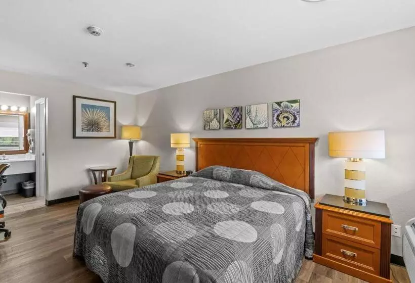 Standard-huone King-vuode, Basecamp Puyallup A Travelodge By Wyndham