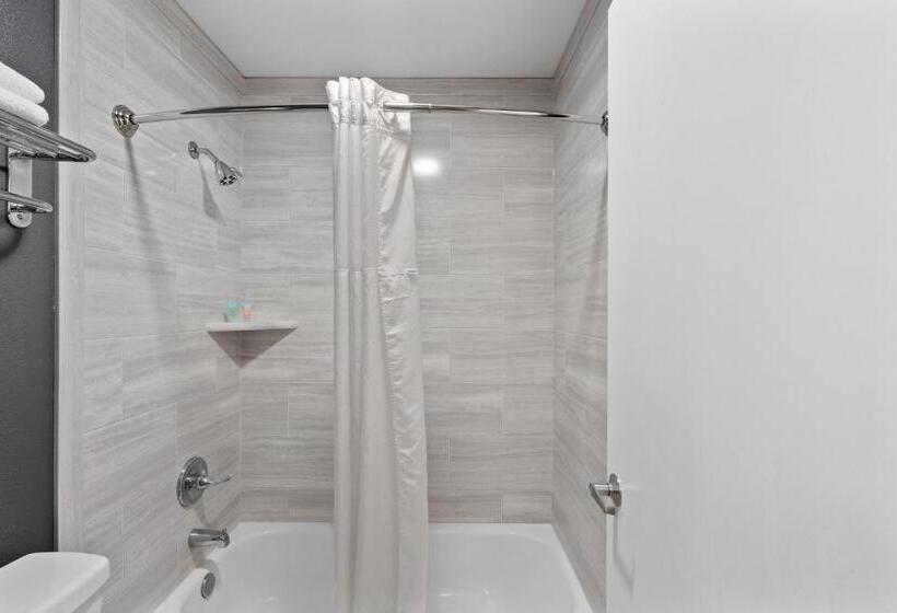 غرفة قياسية سرير كينج, Basecamp Puyallup A Travelodge By Wyndham