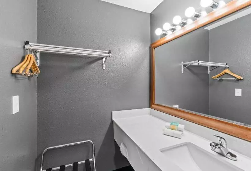 Standard-studio King-vuode, Basecamp Puyallup A Travelodge By Wyndham