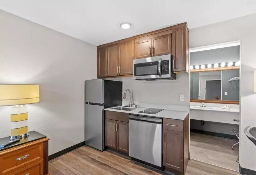 Standard-studio King-vuode, Basecamp Puyallup A Travelodge By Wyndham