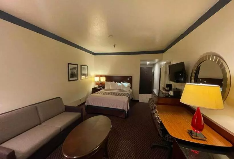 اتاق خانوادگی, Oakridge Inn