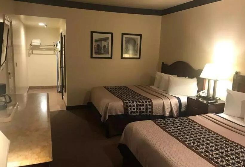 اتاق خانوادگی, Oakridge Inn