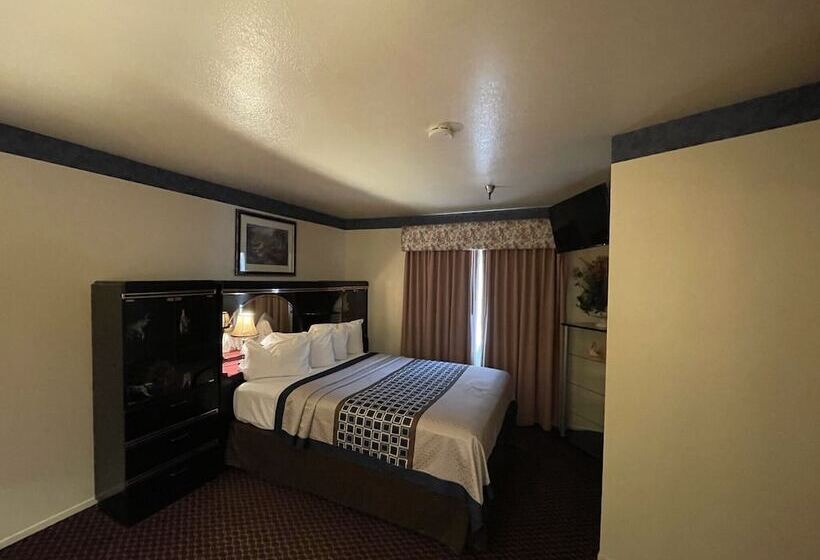 جناح غرفتين نوم, Oakridge Inn