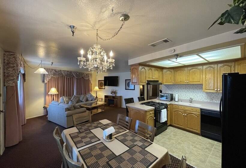 جناح غرفتين نوم, Oakridge Inn