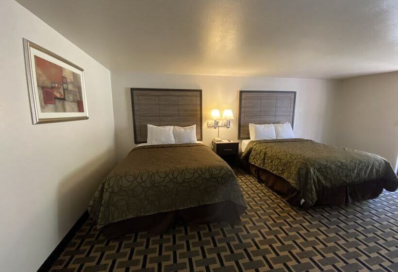 Номер Deluxe, Motel In The Pines