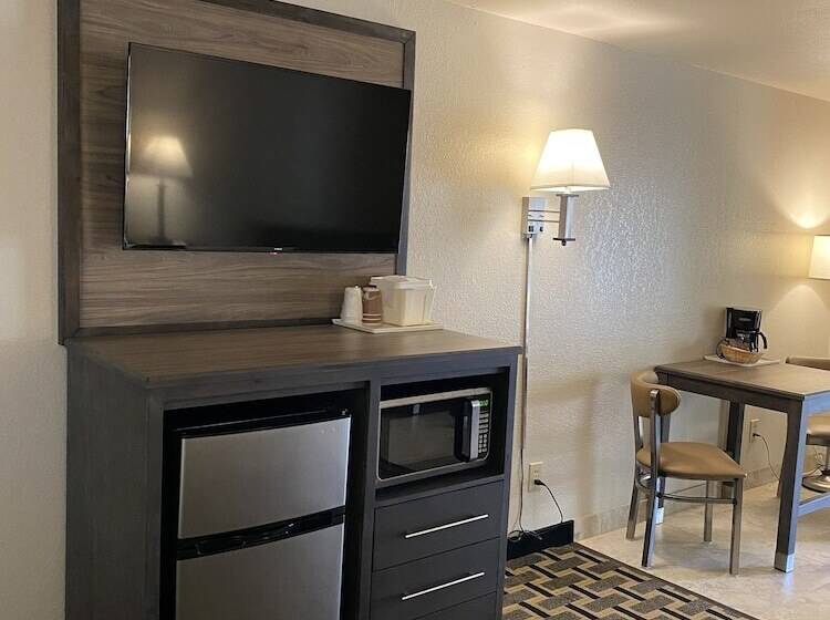 디럭스 룸, Motel In The Pines