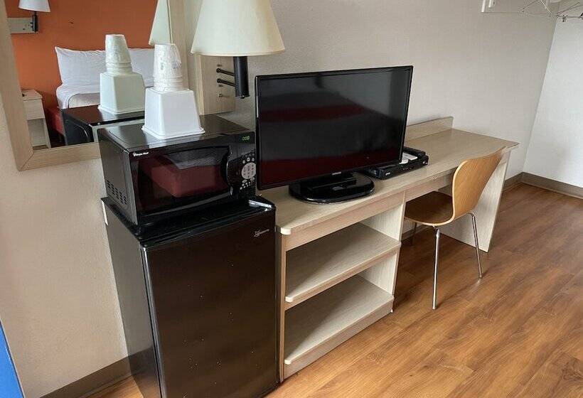 غرفه قياسيه سريرين مزدوجين, Travelodge By Wyndham Brattleboro Vt