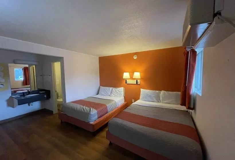 ２ダブルベッドのスタンダードルーム, Travelodge By Wyndham Brattleboro Vt