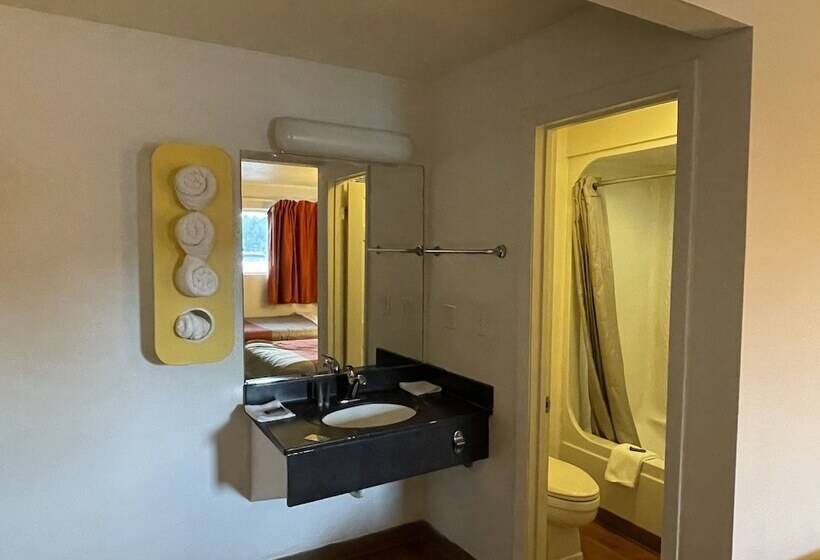 ２ダブルベッドのスタンダードルーム, Travelodge By Wyndham Brattleboro Vt